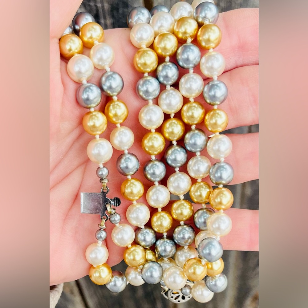 Triple strand vintage Pearls - Picture 6 of 7